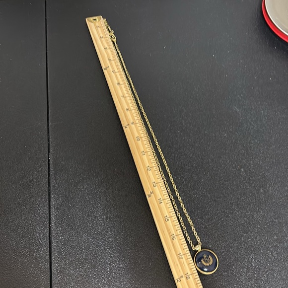 Vintage LIZ CLAIBORNE Necklace Navy Blue Lucite Pendant With Emblem - Picture 10 of 11